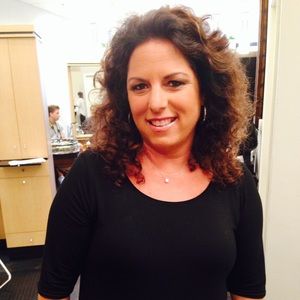 Meet your Posher, Debbie